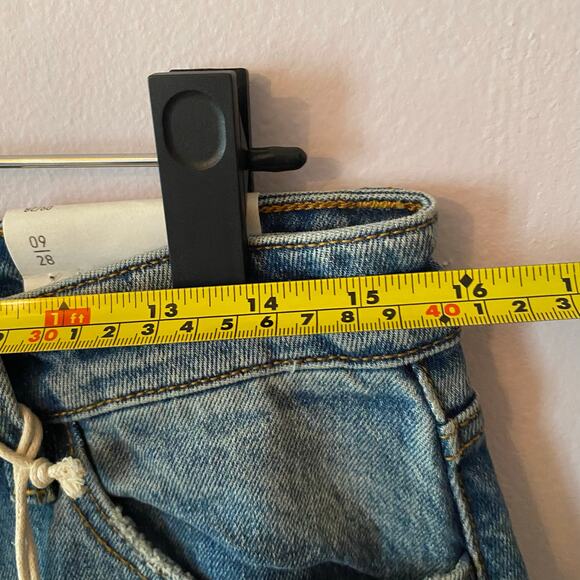 NWT KanCan Barrel Leg High Rise Horseshoe Fit Jeans Medium Wash Women's 9 / 28 - Picture 9 of 13